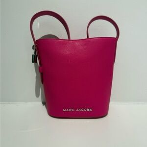 NWT Marc Jacobs Drifter bucket bag small hot pink